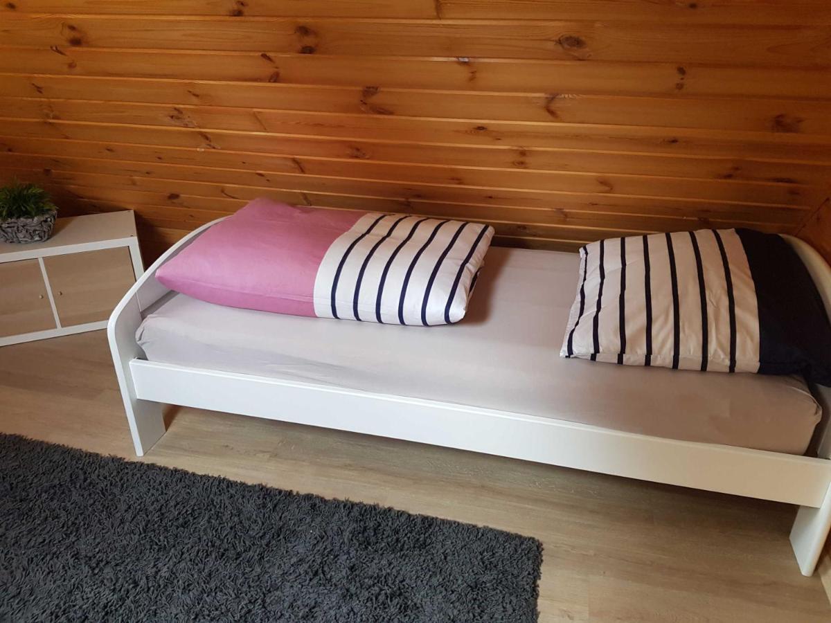 Blockhaus Canow Mit Fahrraedern Zewnętrze zdjęcie
